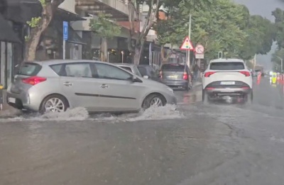 Thunderstorms could bring rainfall of up to 70mm per hour, with strong winds and hail expected until early morning. Screen captured from Weather Enthusiasts of Cyprus/@eleftheria.kitas Facebook
