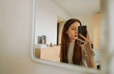 The science behind mirror reflections and bad selfies. Photo credit: Unsplash